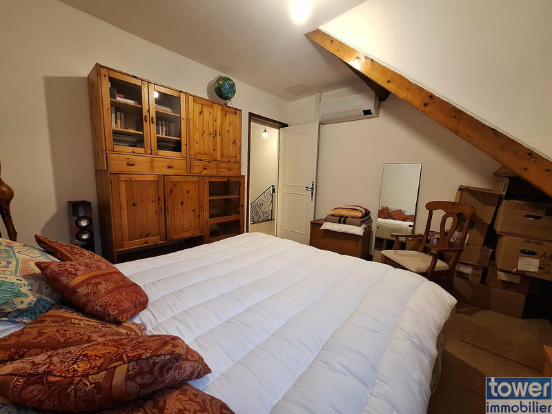 Maison - 261 m² - 11 pièces