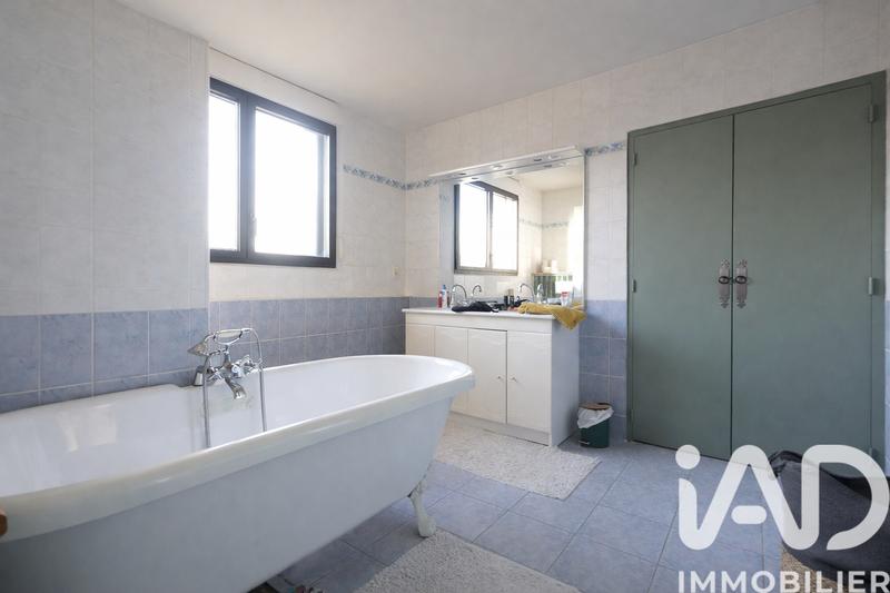 Maison - 220 m² - 6 pièces