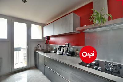 Appartement - 80 m² - 4 pièces