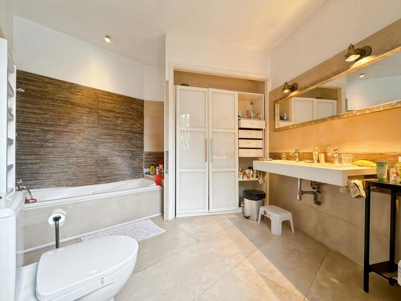 Maison - 200 m² - 6 pièces