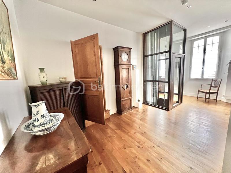 Demeure - 270 m² - 6 pièces