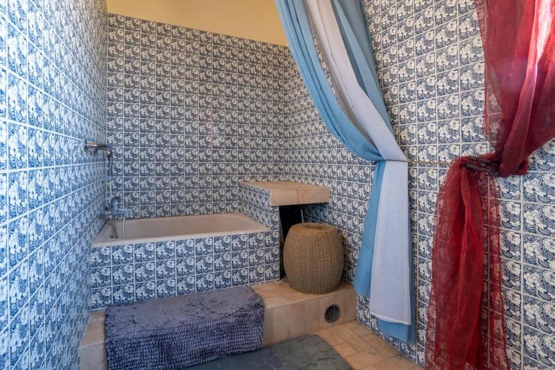 Maison - 328 m² - 9 pièces