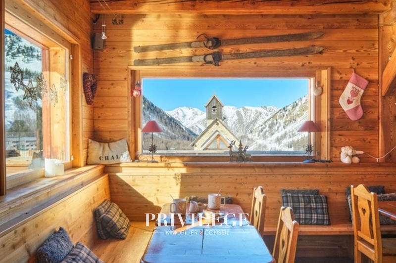 Châlet - 247 m² - 9 pièces