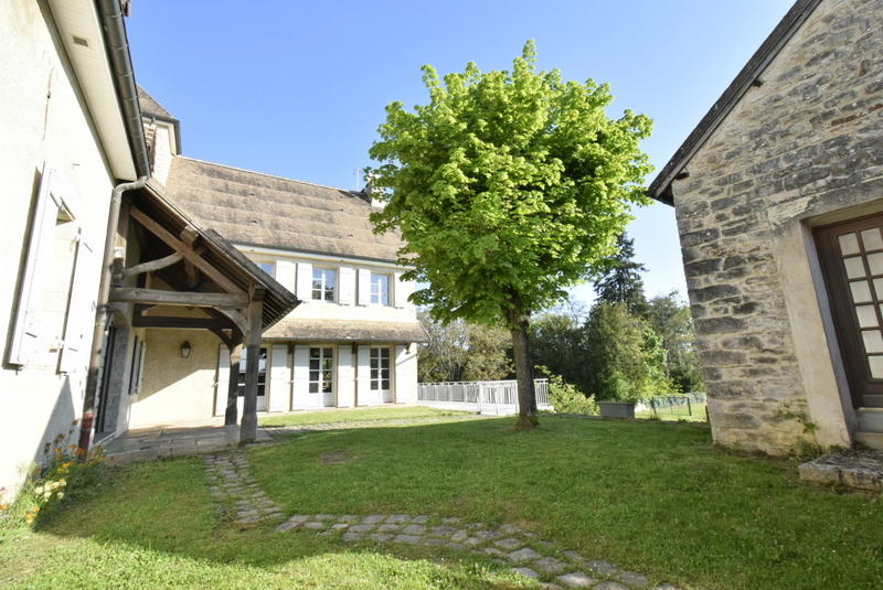 Maison - 360 m² - 10 pièces