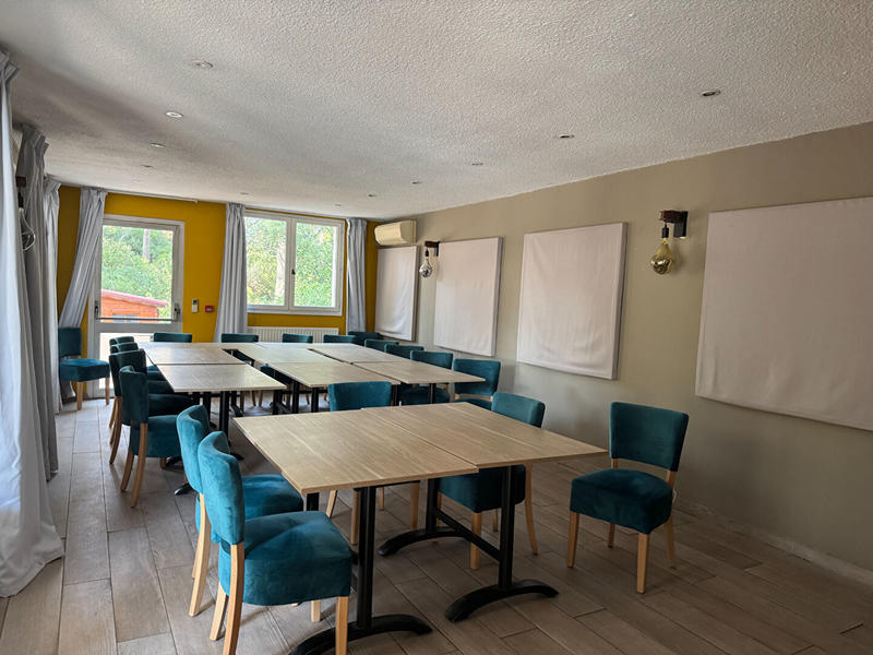 Immeuble - 1 400 m² - 26 pièces