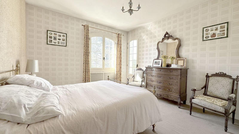 Maison - 320 m² - 10 pièces