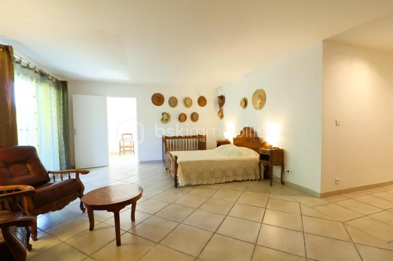 Propriété - 230 m² - 7 pièces