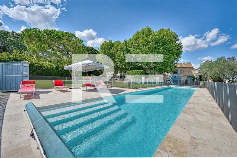 Mas - 550 m² - 16 pièces