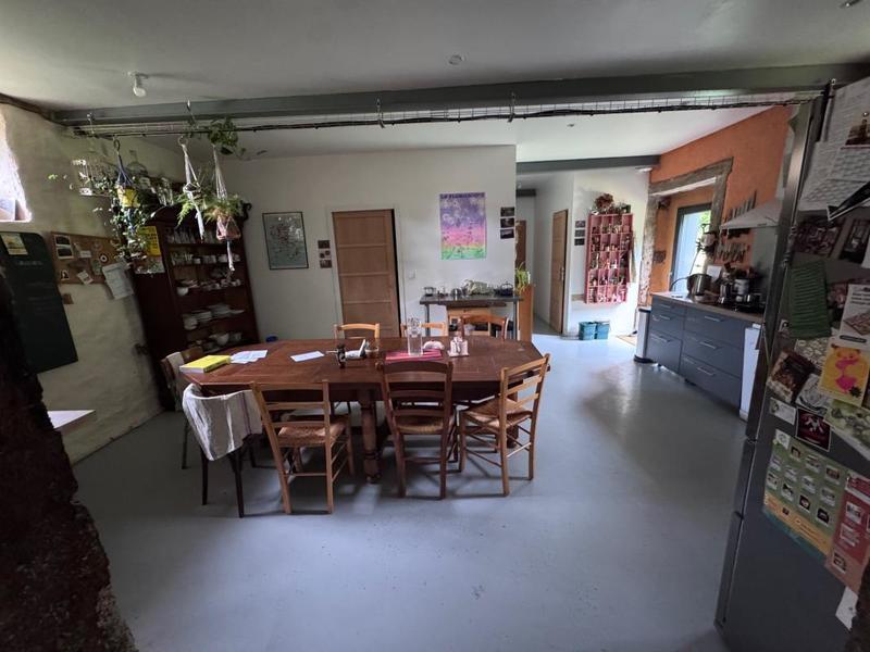 Propriété - 280 m² - 9 pièces