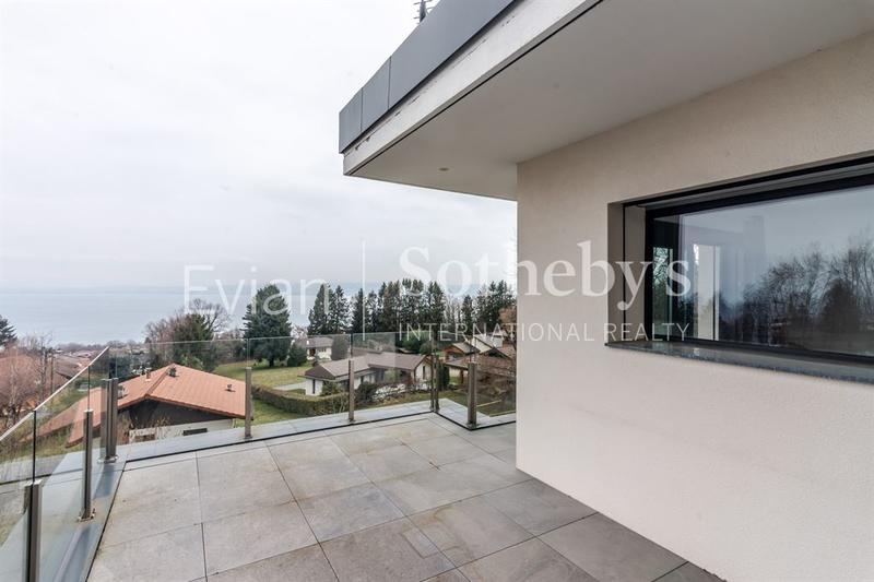 Maison - 230 m² - 6 pièces