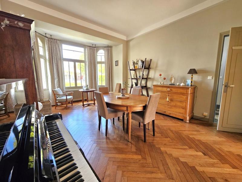 Maison - 210 m² - 8 pièces