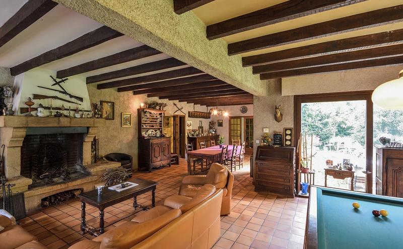 Maison - 335 m² - 11 pièces