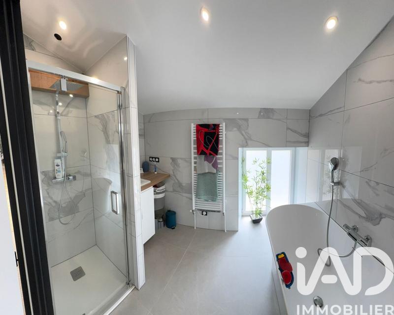 Maison - 203 m² - 7 pièces