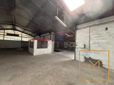 Entrepôt - 590 m²