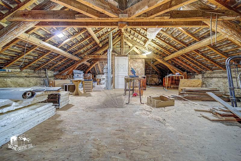 Maison - 243 m² - 7 pièces