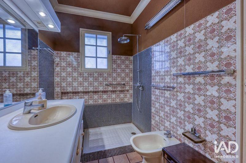 Maison - 201 m² - 8 pièces