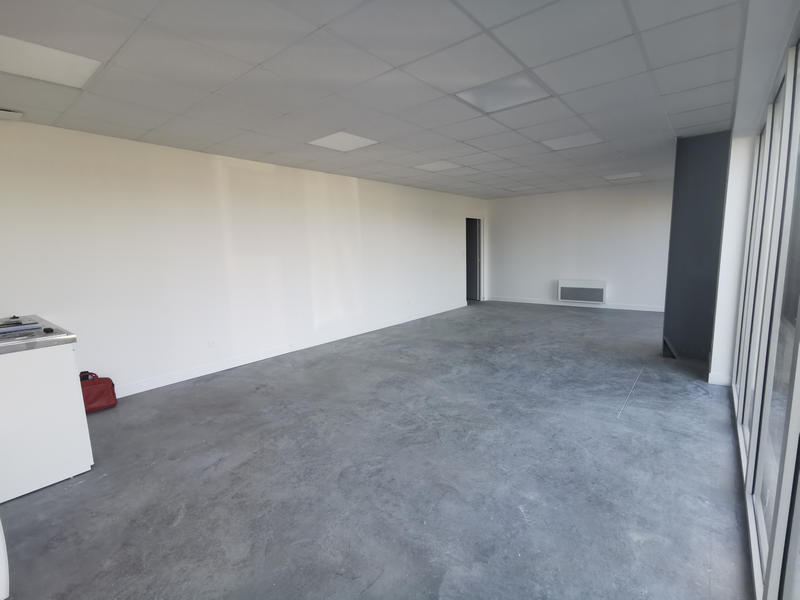 Local d'activités - 301 m²