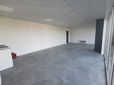 Local d'activités - 301 m²