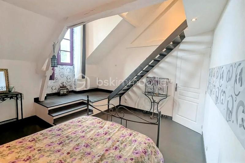 Maison - 202 m² - 7 pièces