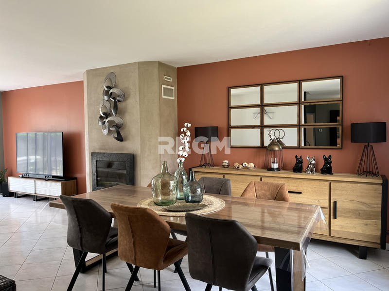 Maison - 215 m² - 8 pièces