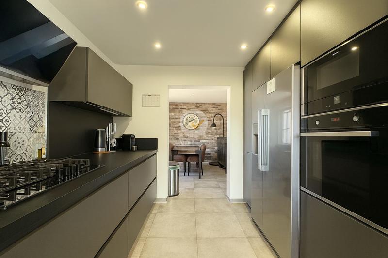 Maison contemporaine - 196 m² - 7 pièces