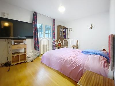 Maison - 242 m² - 10 pièces