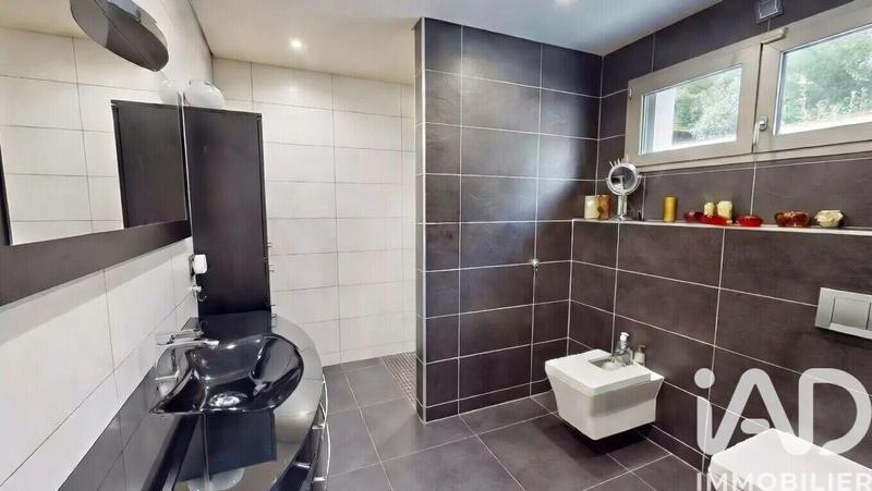 Maison - 236 m² - 10 pièces