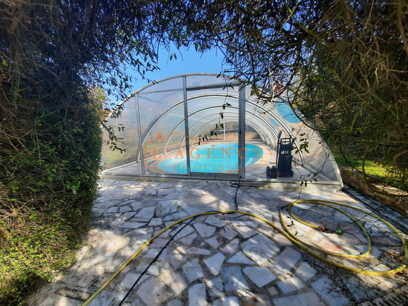 Propriété - 245 m² - 8 pièces