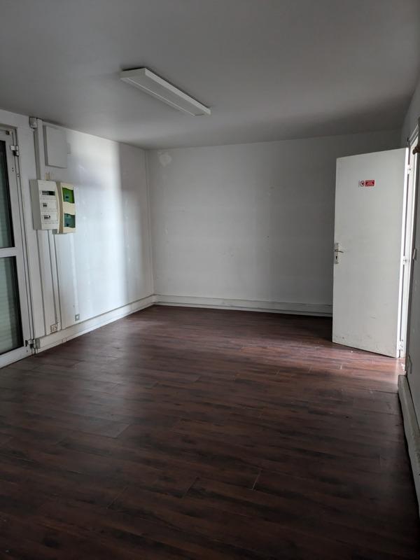 Local d'activité / Entrepôt - 135 m² - 2 pièces