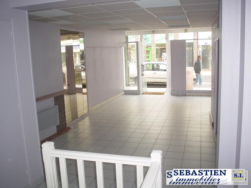 Local commercial - 76 m² - 6 pièces