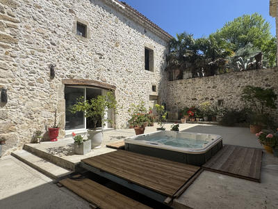 Maison - 325 m² - 11 pièces