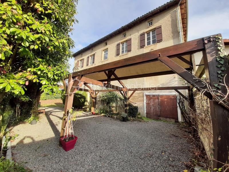 Maison - 304 m² - 12 pièces