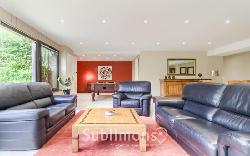 Maison traditionnelle - 230 m² - 7 pièces