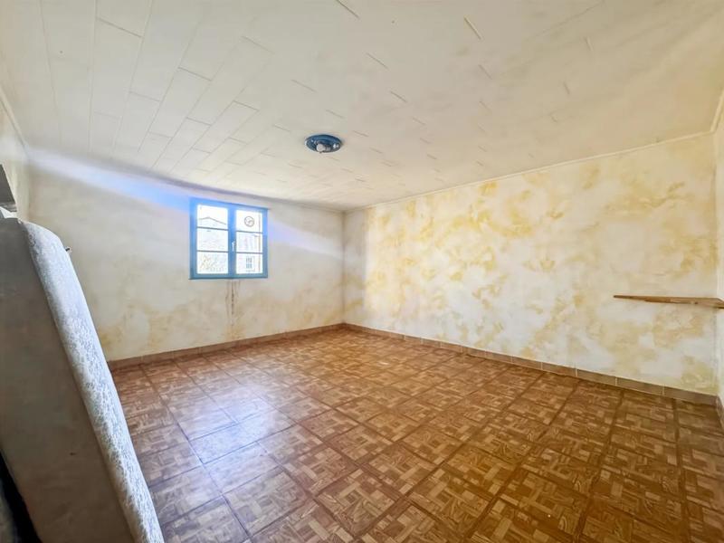 Maison - 240 m² - 7 pièces