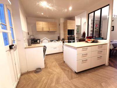 Maison - 242 m² - 6 pièces