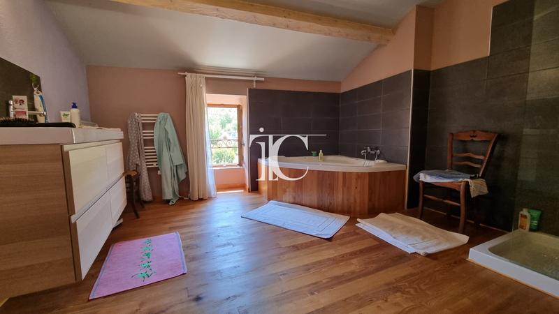 Maison de village - 264 m² - 8 pièces