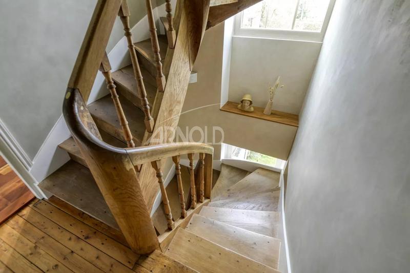 Maison - 189 m² - 9 pièces