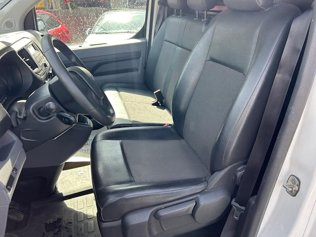 Peugeot Expert III 1.5 Bluehdi 120 s&amp;amp;S Standard Premium