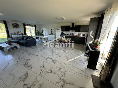 Maison - 136 m² - 5 pièces