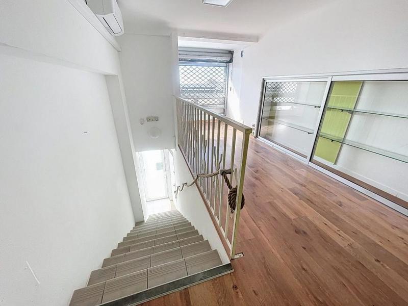 Local d'activité / Entrepôt - 75 m²