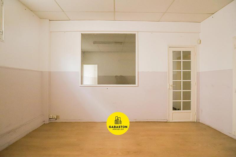 Entrepôt - 627 m² - 10 pièces