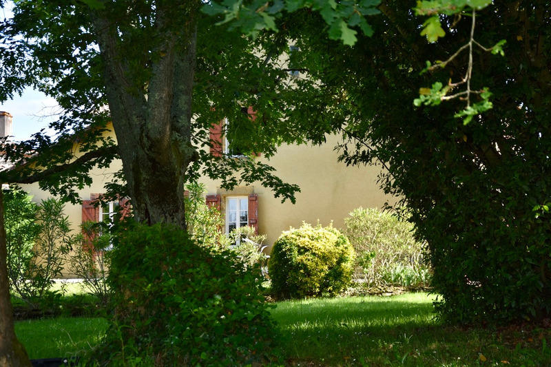 Maison - 335 m² - 12 pièces