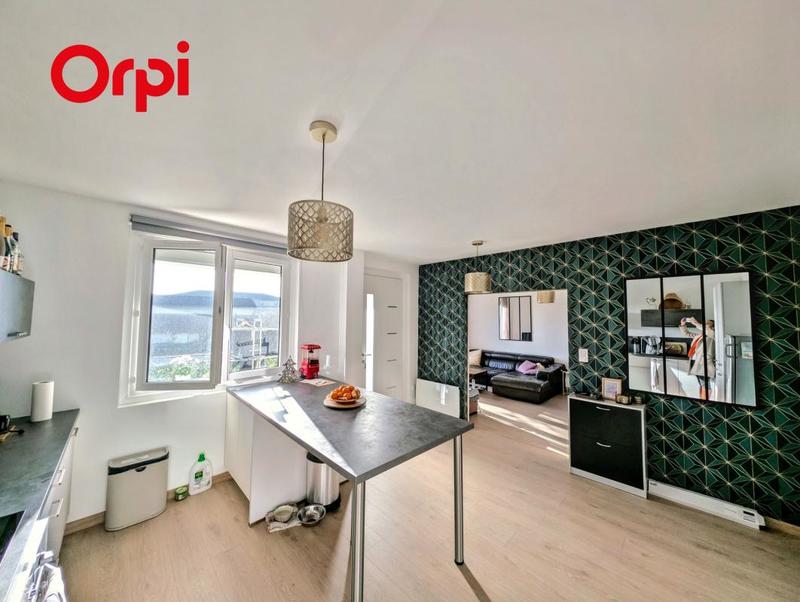 Maison - 250 m² - 8 pièces