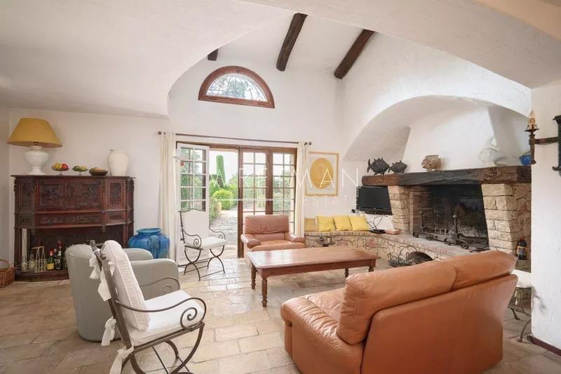 Maison - 232 m² - 9 pièces