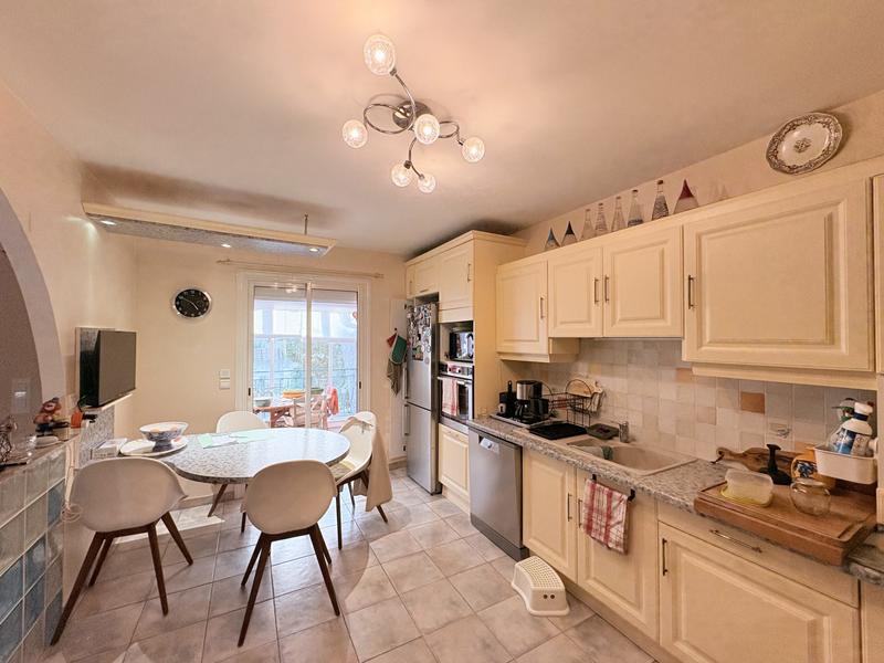 Maison - 256 m² - 10 pièces