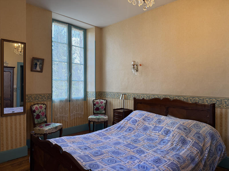 Maison - 217 m² - 9 pièces