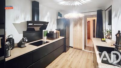 Maison - 260 m² - 14 pièces