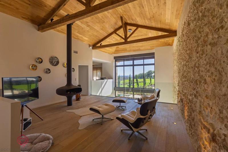 Maison - 233 m² - 5 pièces