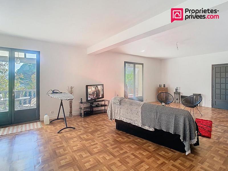 Maison - 410 m² - 15 pièces