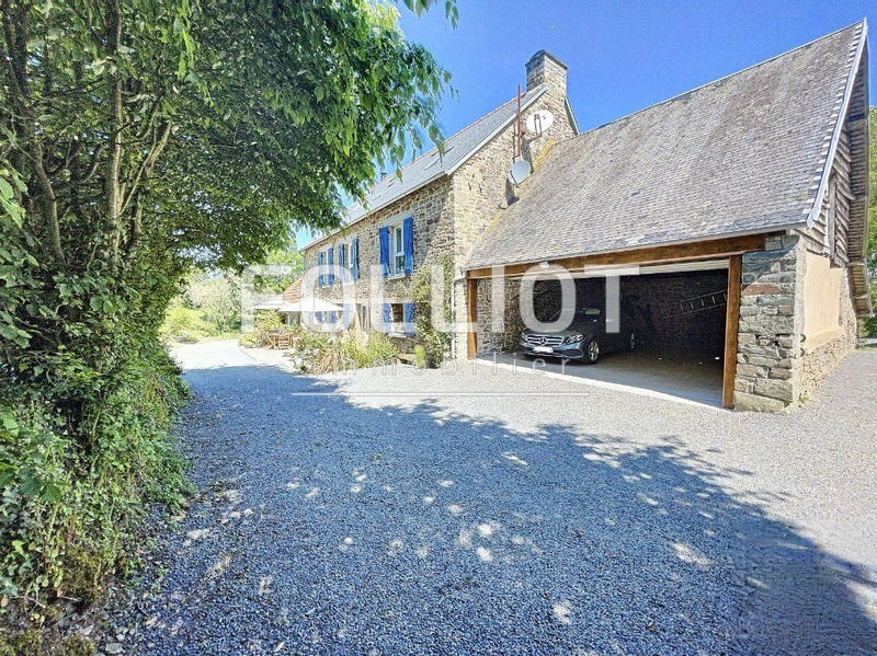 Maison - 243 m² - 8 pièces